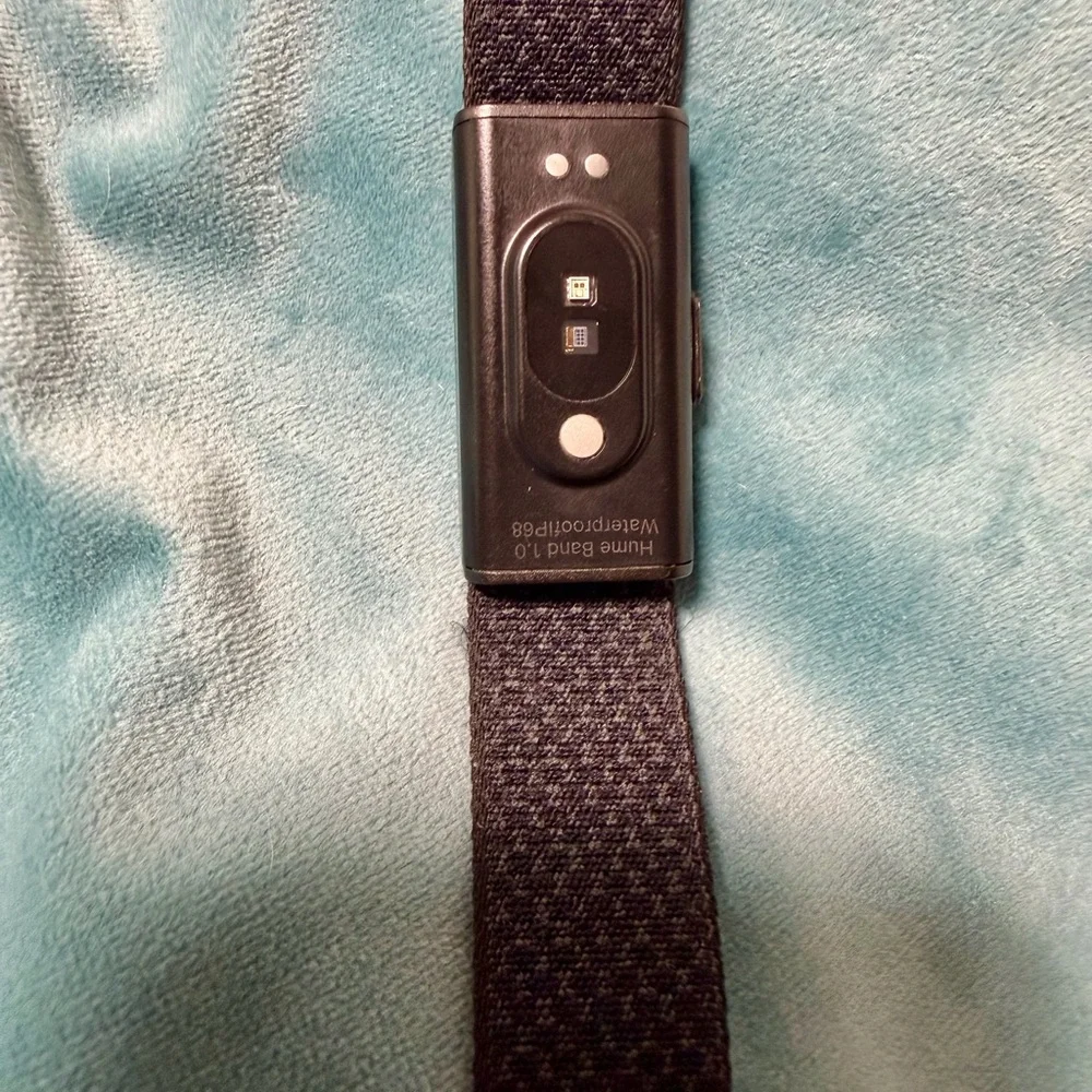 EUC HUME Heart Rate/Activity/Sleep Monitor wrist band w Magnetic Charger Cable